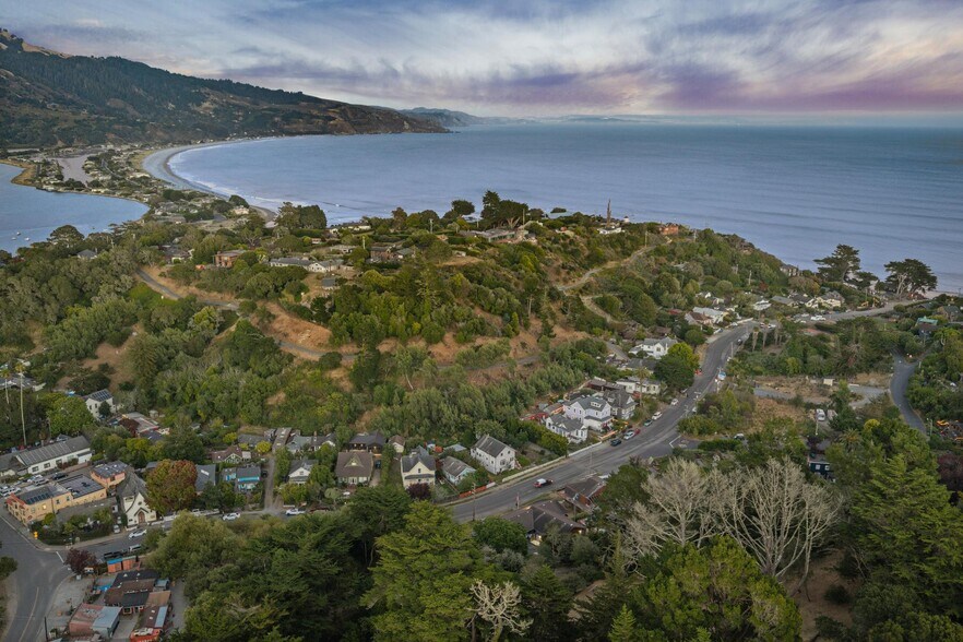 More Photos Of 16-22 Brighton Avenue, Bolinas General Retail For Sale