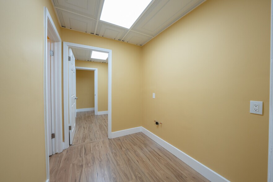 More Photos Of 1095 W Huron St, Waterford Medical For Lease