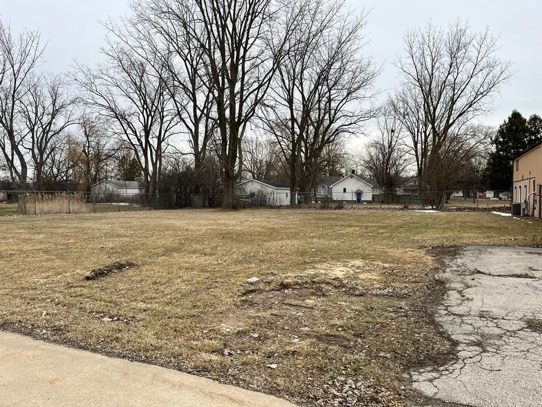 More Photos Of 401 Kent Ct, Midland Flex For Sale