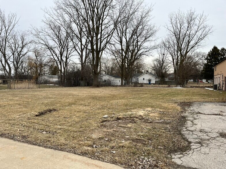 More Photos Of 401 Kent Ct, Midland Flex For Sale