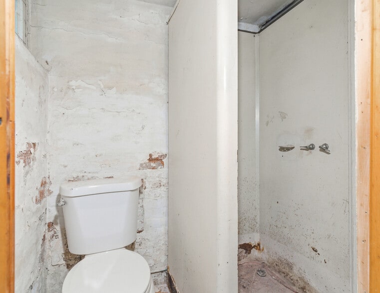 More Photos Of 369 E Kinney St, Newark Apartments For Sale