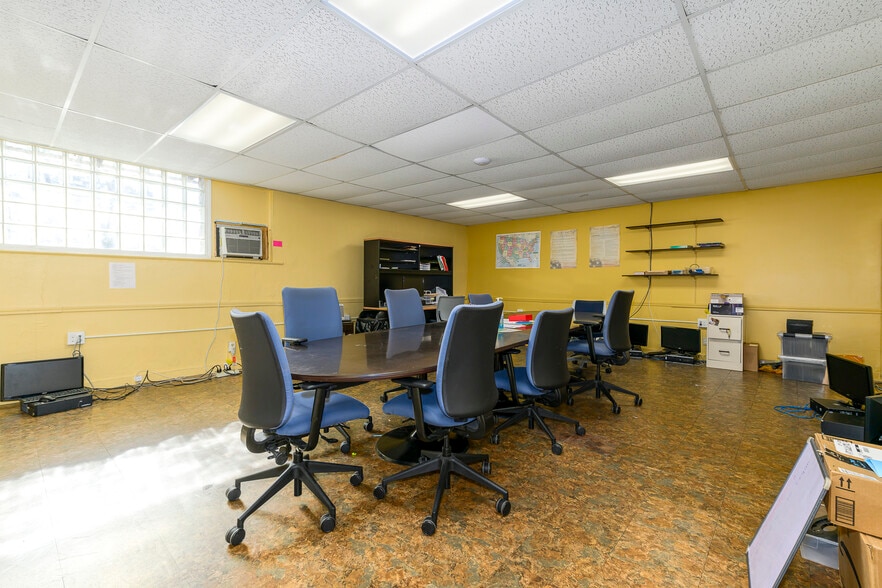 More Photos Of 4019 S Grand Blvd, Saint Louis Flex For Sale