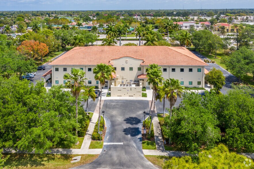 More Photos Of 4330 Tamiami Trl E, Naples Medical For Lease