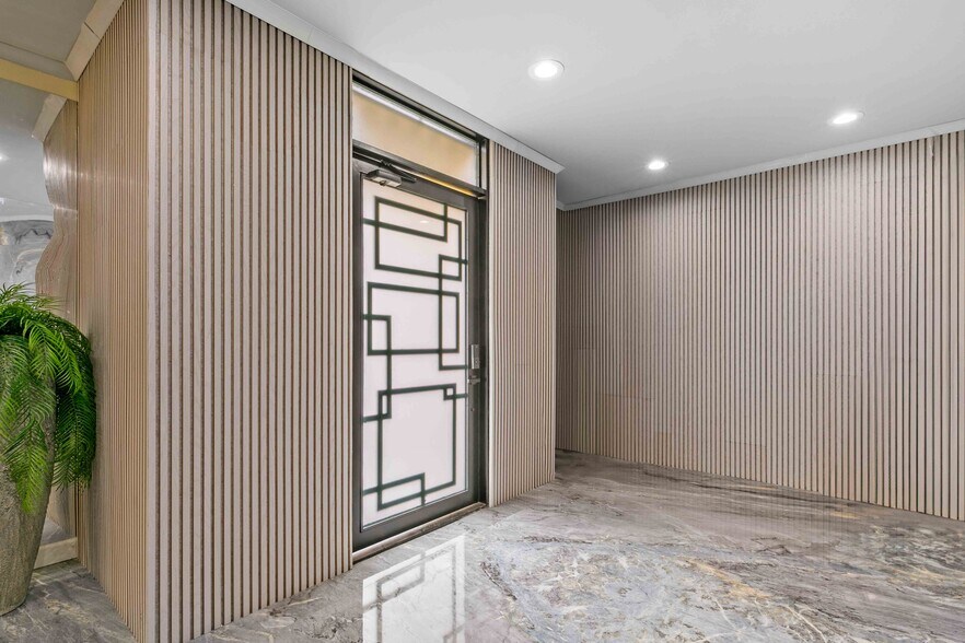 More Photos Of 11112 Ventura Blvd, Studio City Office For Sale