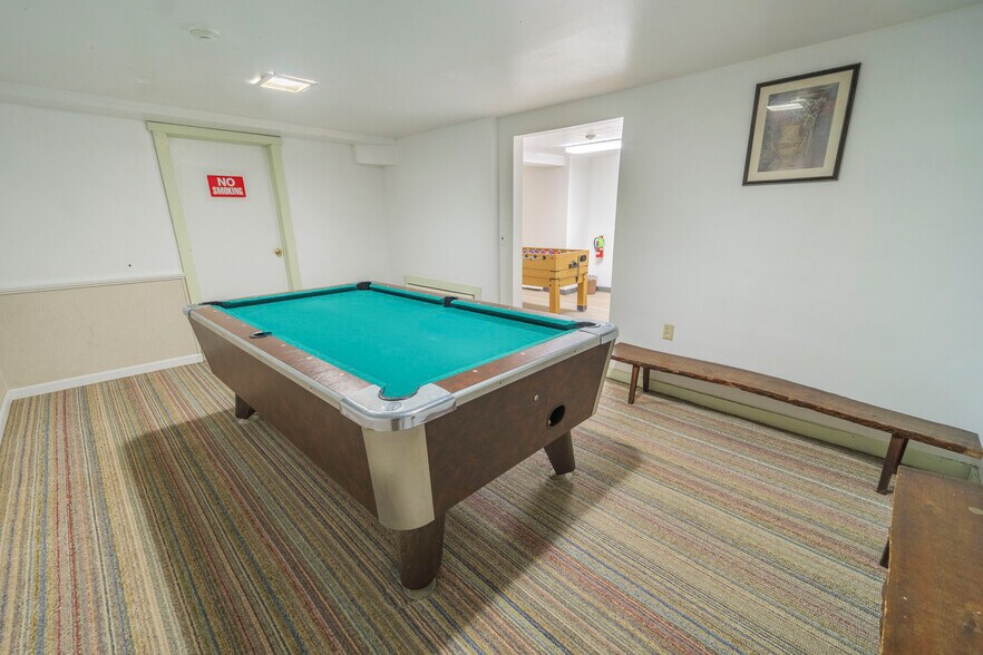 More Photos Of 6 Abroad Rd, West Dover Hotel For Sale