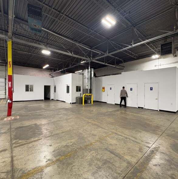 More Photos Of 6500 E Davison St E, Hamtramck Distribution For Lease