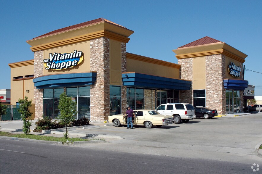 More Photos Of 7501 Westheimer Rd, Houston Freestanding For Lease