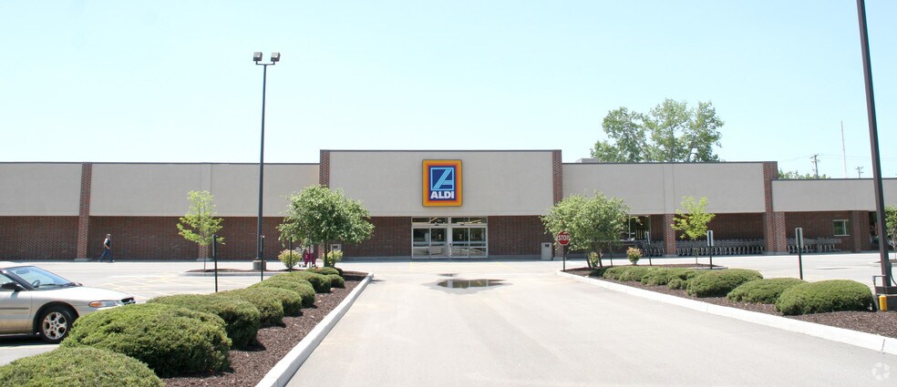 More Photos Of 9222-9280 Watson Rd, Crestwood General Retail For Lease