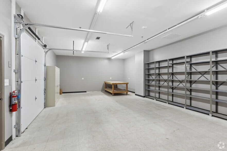 More Photos Of 1716 Shady Oaks Dr, Denton Warehouse For Lease