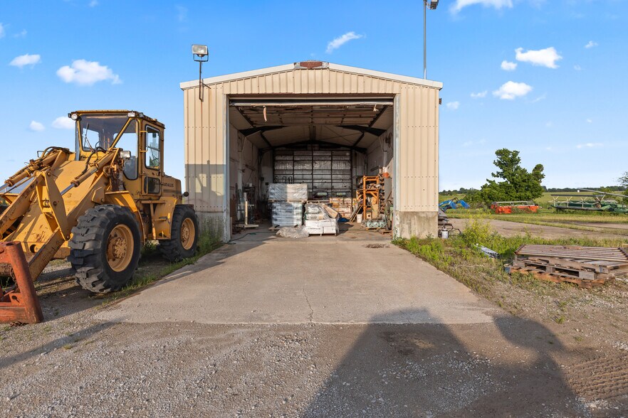 More Photos Of 60 US-54 Hwy, El Dorado Springs General Retail For Sale