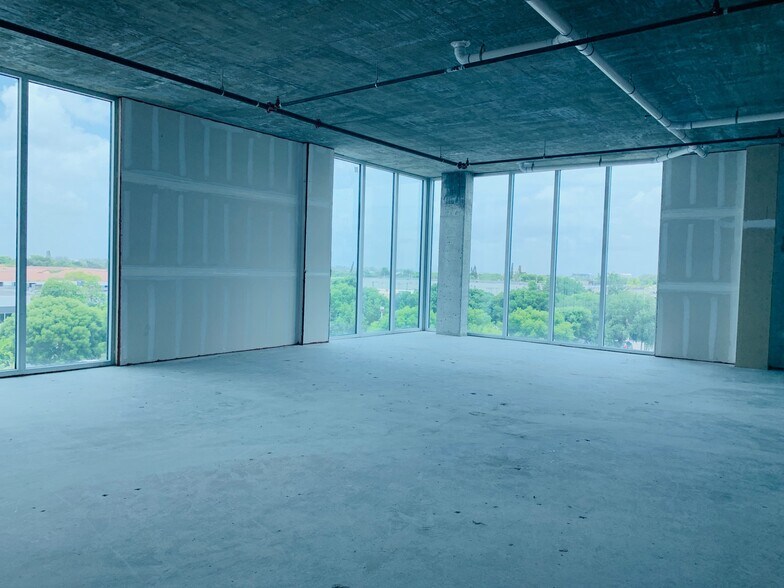 More Photos Of 10450 NW 33rd St, Doral Office For Sale