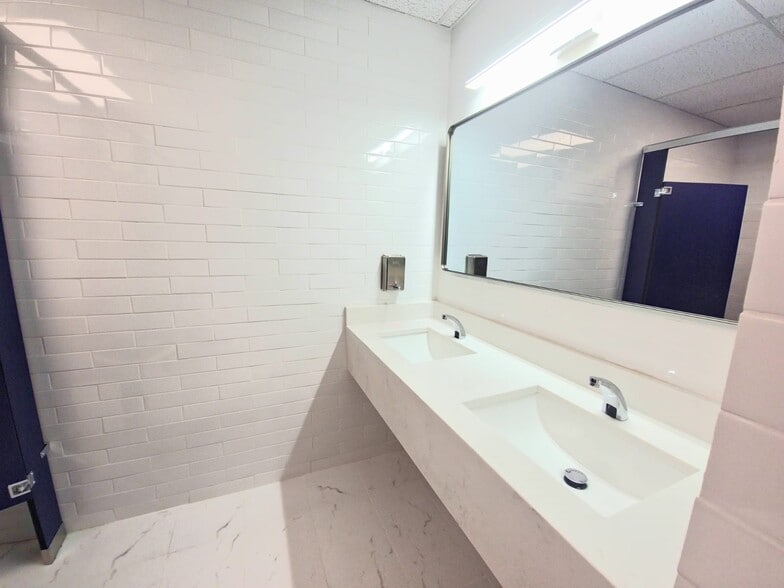 More Photos Of 4319 Covington Hwy, Decatur Medical For Lease