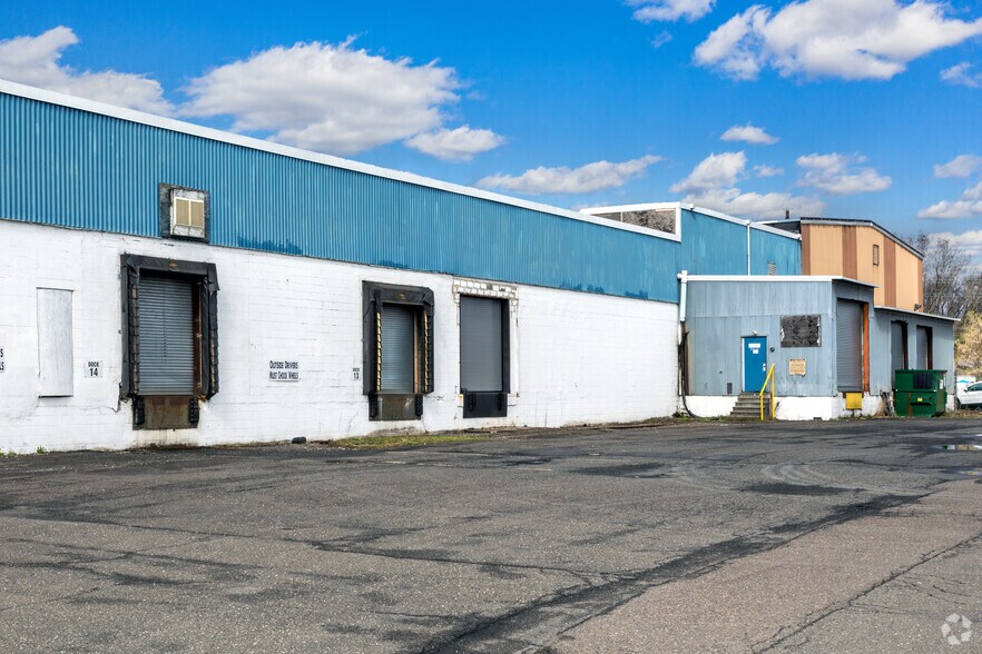 More Photos Of 100 Main St, Tullytown Warehouse For Lease