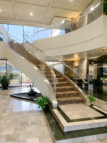 More Photos Of 16980 N Dallas Pky, Dallas Medical For Lease
