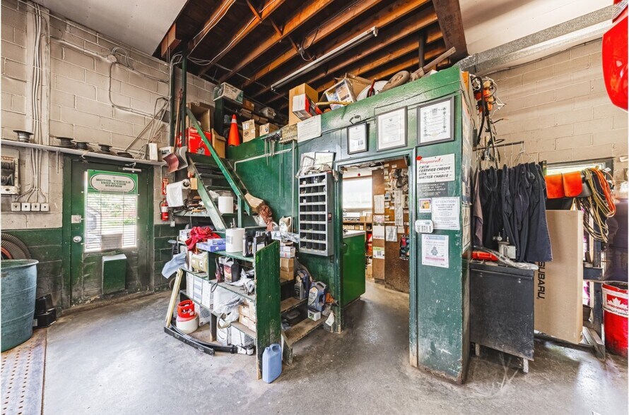 More Photos Of 21 Union St, Brampton Auto Repair For Sale