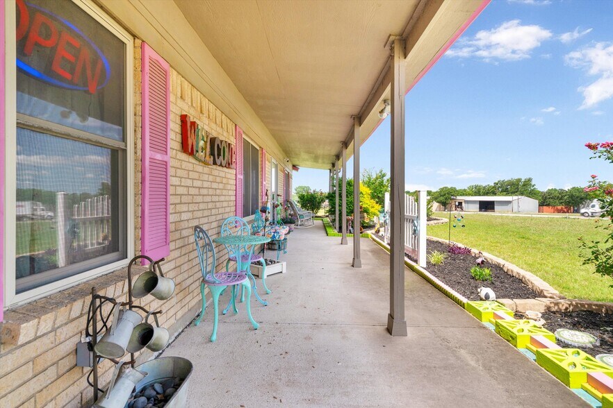More Photos Of 5236 US-67 Hwy, Alvarado Freestanding For Sale