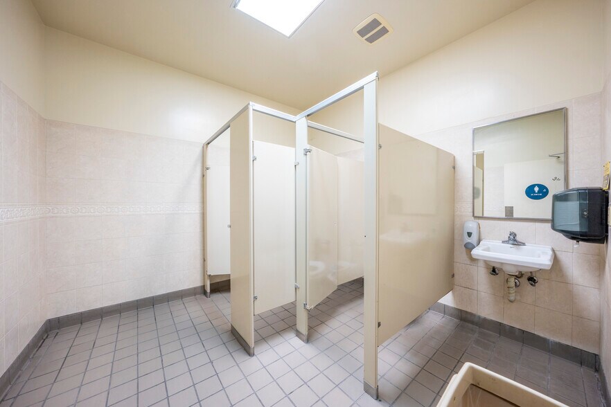 More Photos Of 429 S Palm Ave, Alhambra Food Processing For Sale