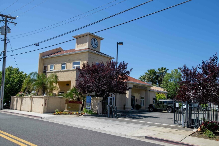 More Photos Of 2110 Railroad Ave, Redding Medical For Sale