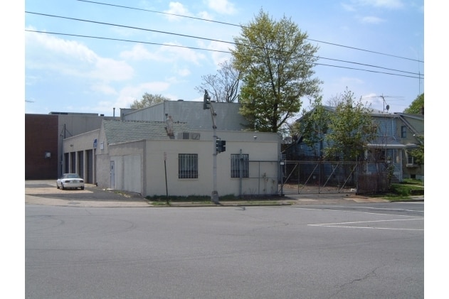 More Photos Of 267-275 Coit St, Irvington Warehouse For Lease