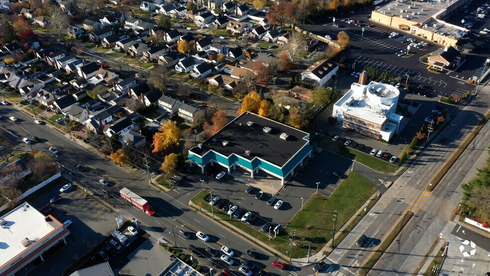 Primary Photo Of 1526-1596 Union Tpke, New Hyde Park Freestanding For Lease