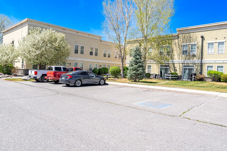 More Photos Of 625 Red Table Dr, Gypsum Apartments For Sale