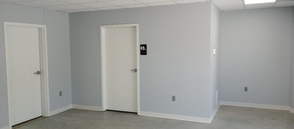 More Photos Of 1621 W 79th St, Tulsa Self Storage For Lease
