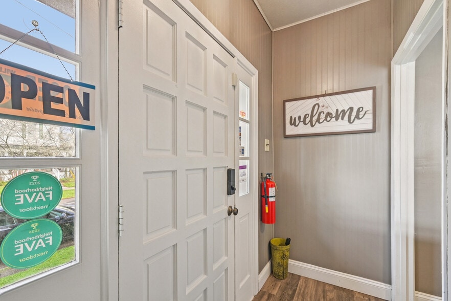 More Photos Of 56 N Franklin St, Delaware Freestanding For Sale