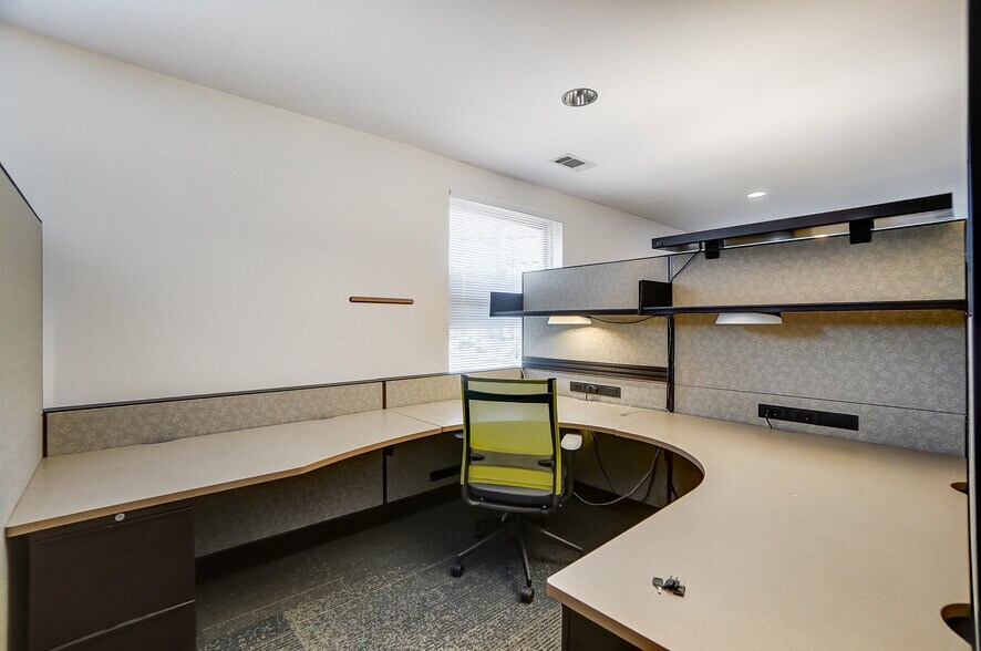 More Photos Of 3925-3927 Brotherton Rd, Cincinnati Office For Sale