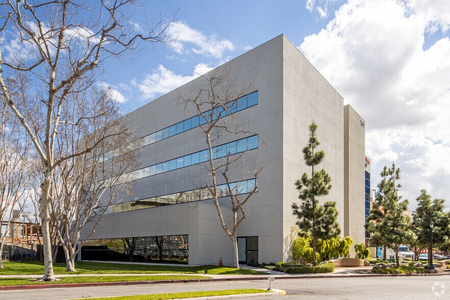 More Photos Of 7677 Center Ave, Huntington Beach Medical For Lease