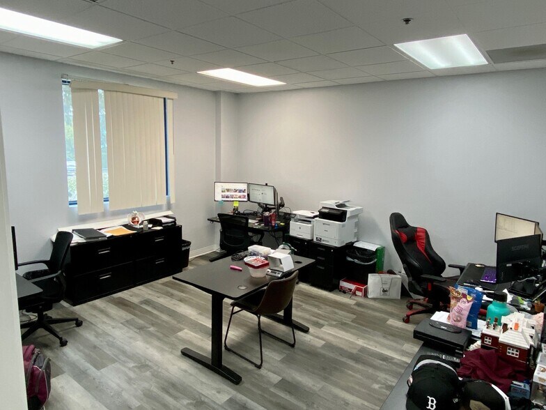 More Photos Of 28303-28319 W Industry Dr, Valencia Warehouse For Lease