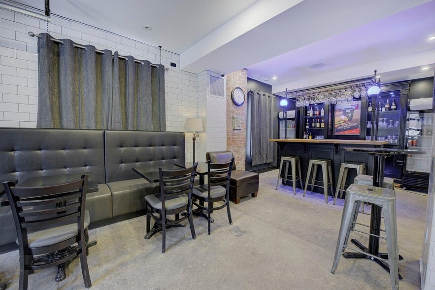 More Photos Of 138 Rue Wellington, Gatineau Storefront Retail Residential For Sale