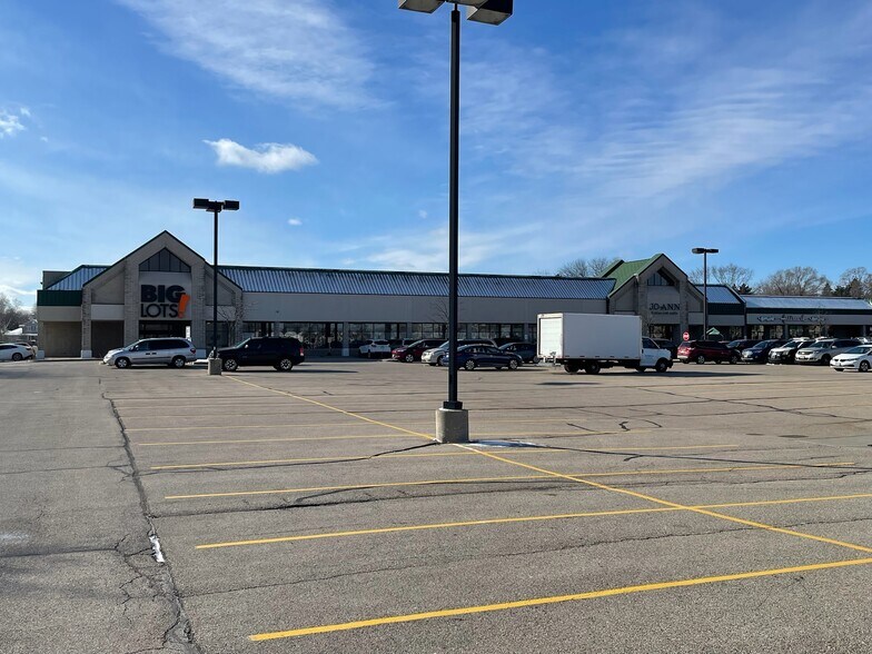More Photos Of N78W14501-N78W14597 Appleton Ave, Menomonee Falls General Retail For Lease