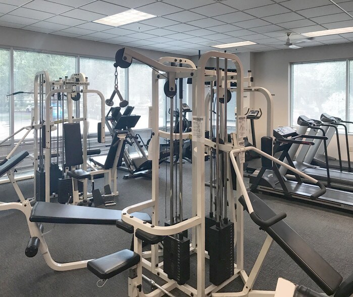 More Photos Of 636 Grand Regency Blvd, Brandon Office For Sale