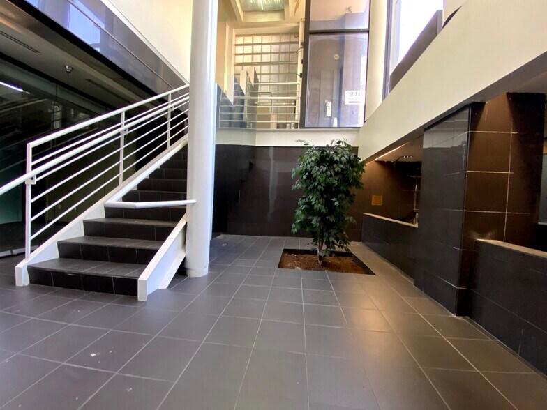 More Photos Of 208-210 Grant St, Pittsburgh Medical For Lease