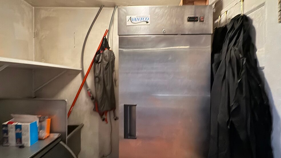 More Photos Of 35 E Commercial St, Willits Specialty For Sale