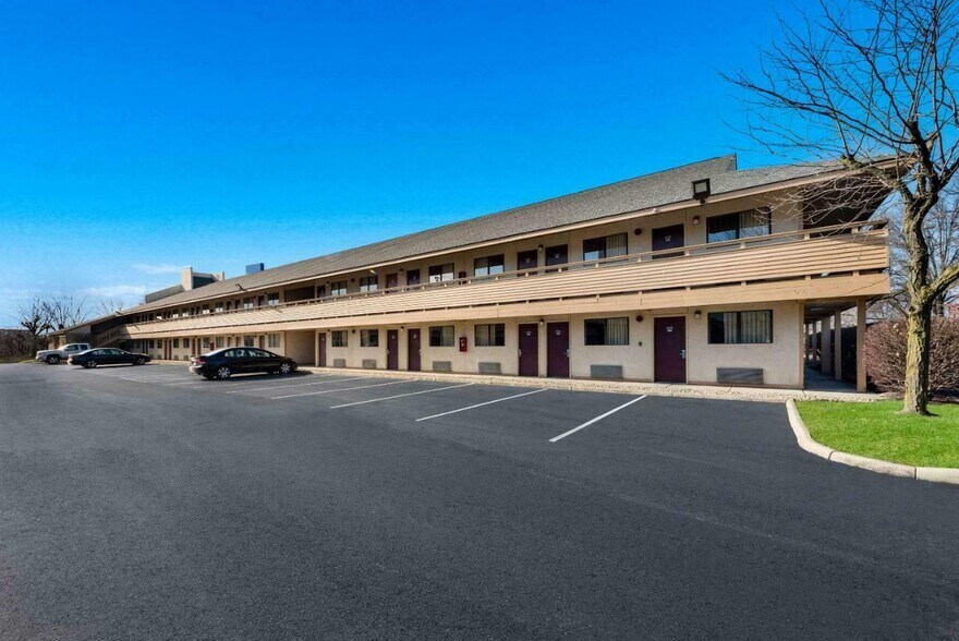 More Photos Of 1313 W Saint James Lutheran Way, Columbus Hotel For Sale