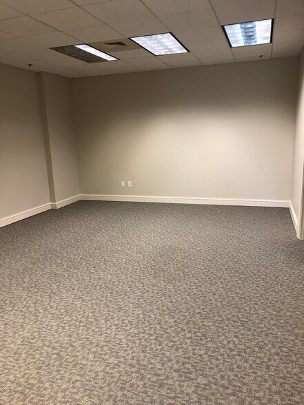 More Photos Of 211 King St, Charleston Office For Lease