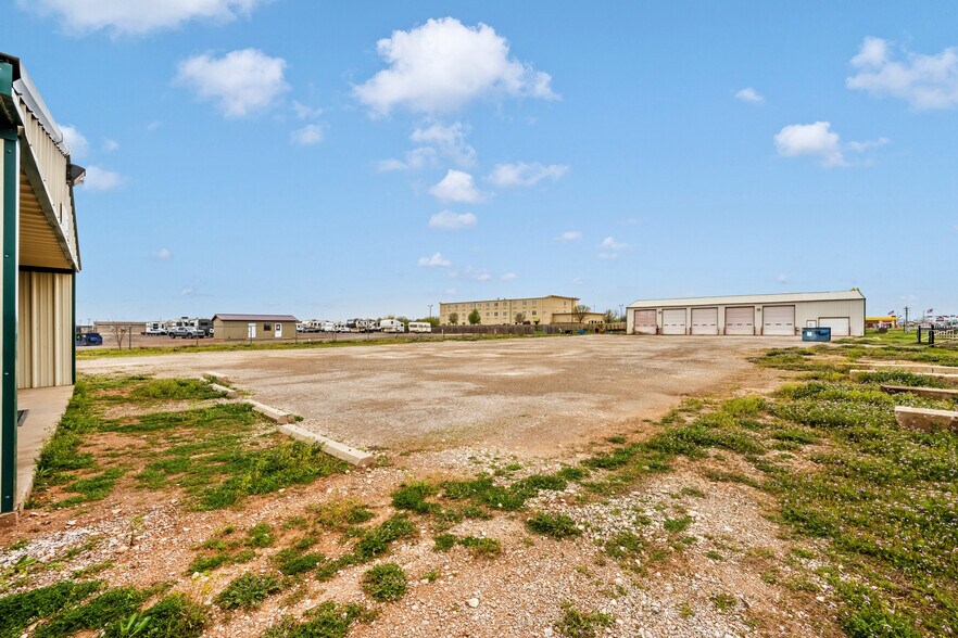 More Photos Of 403 Linwood Plz, Lindsay Warehouse For Sale