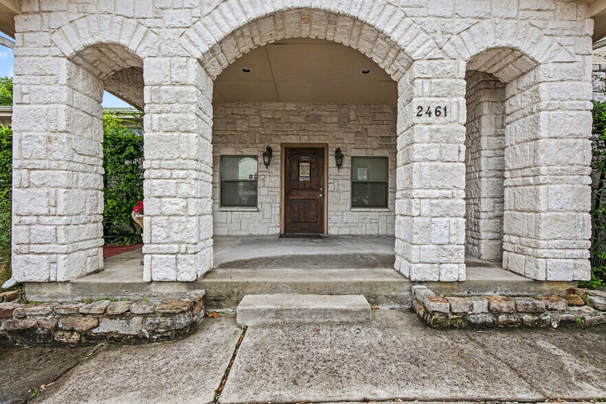 More Photos Of 2451-2461 Robinson Rd, Grand Prairie Medical For Sale