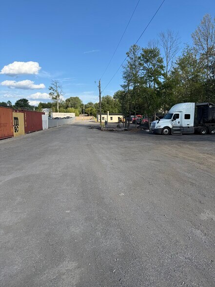 More Photos Of 12074-12086 Hall Shop Rd, Clarksville Land For Lease