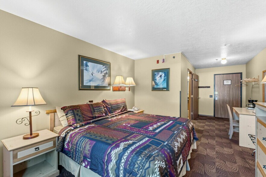More Photos Of 205 Beaver Lodge Rd, Frisco Hotel For Sale