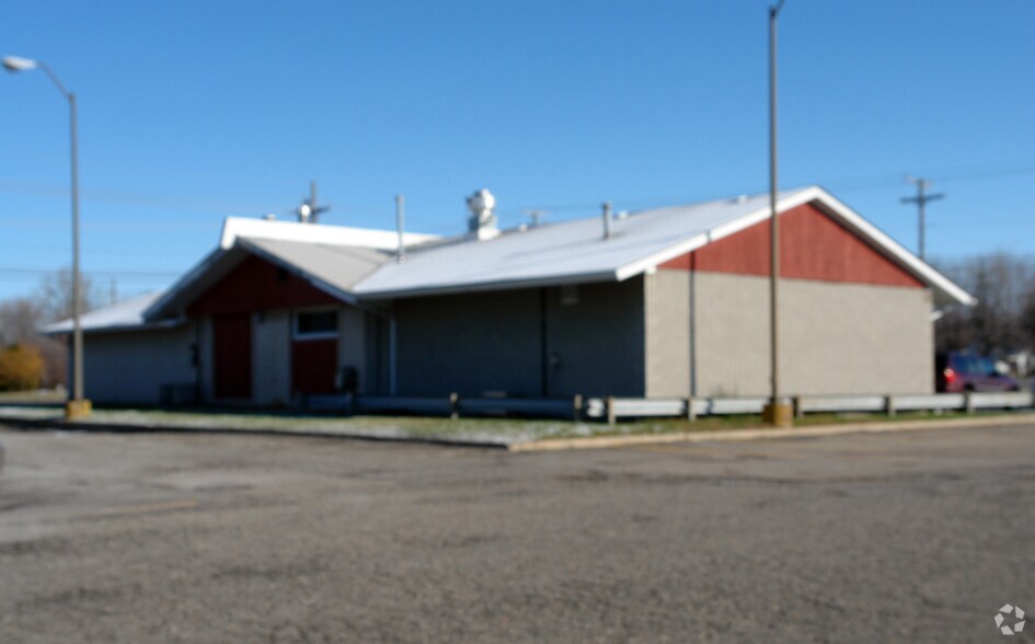 More Photos Of 15150 E 14 Mile Rd, Warren Freestanding For Sale