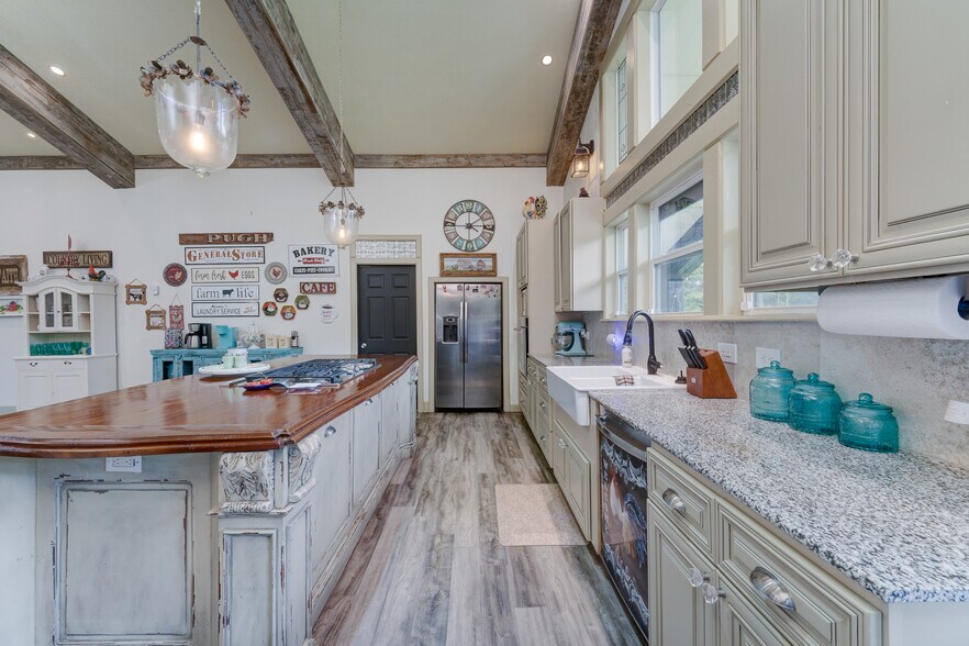 More Photos Of 4388 County Road 197, Alvin Specialty For Sale