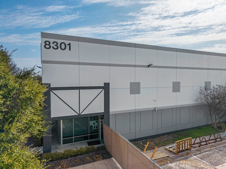 More Photos Of 8291 Springdale Rd, Austin Unknown For Lease