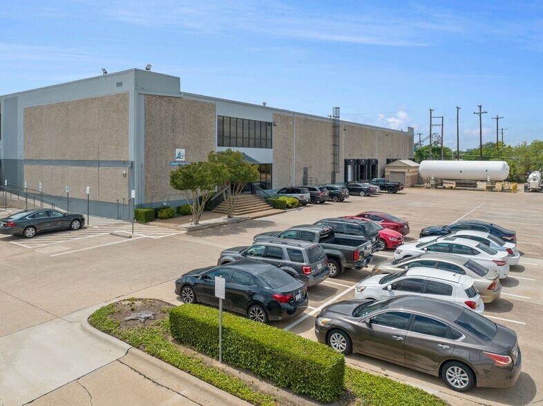 More Photos Of 807-809 110th St, Arlington Distribution For Lease