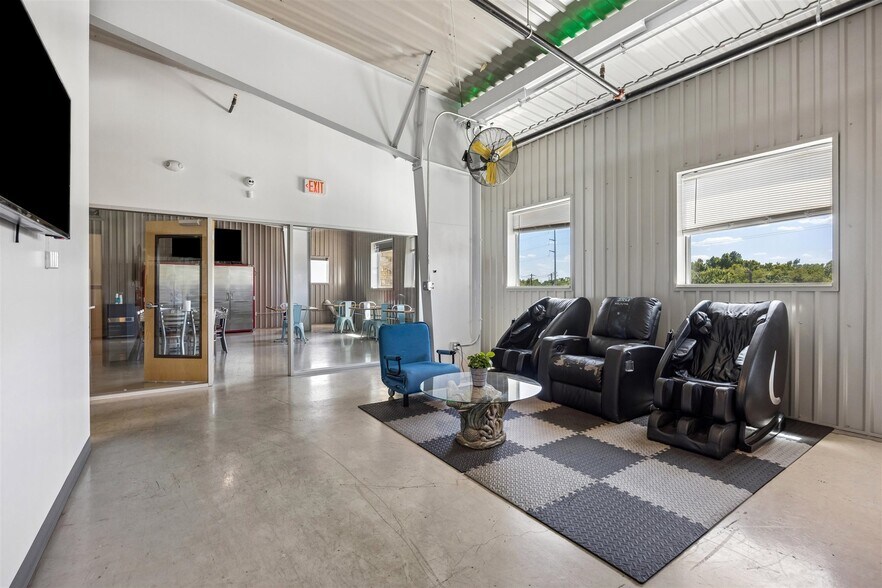 More Photos Of 13326 Immanuel Rd, Pflugerville Distribution For Sale