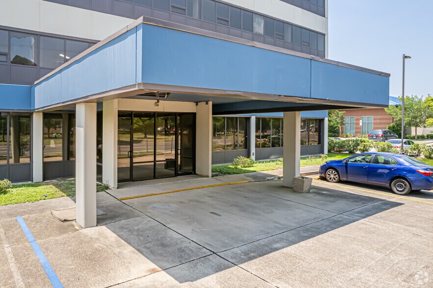 More Photos Of 5650 Read Blvd, New Orleans Rehabilitation Center For Lease