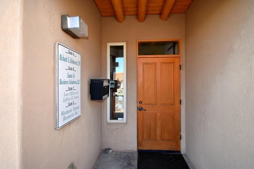 More Photos Of 5 Caliente Rd, Santa Fe Office For Sale