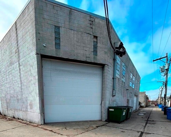 More Photos Of 2416 W Barry Ave, Chicago Warehouse For Lease