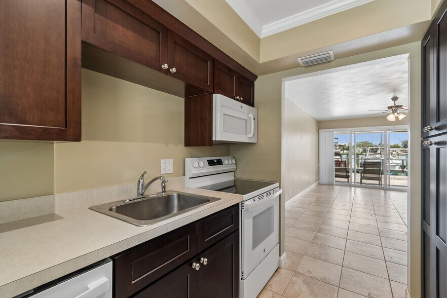 More Photos Of 2307 Bay Blvd, Indian Rocks Beach Apartments For Sale